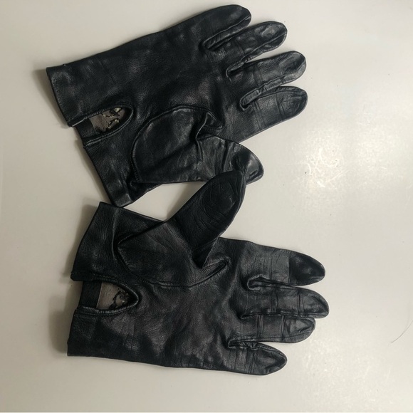 Black Vintage Leather Fashion Gloves with Seam Detailing - Picture 6 of 8